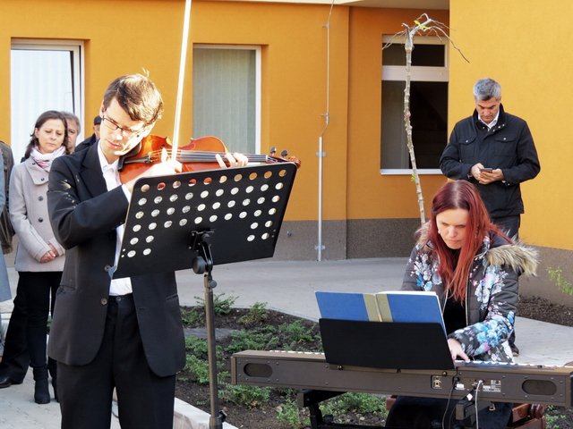 Átadták a felújított felnőtt háziorvosi rendelőt 11